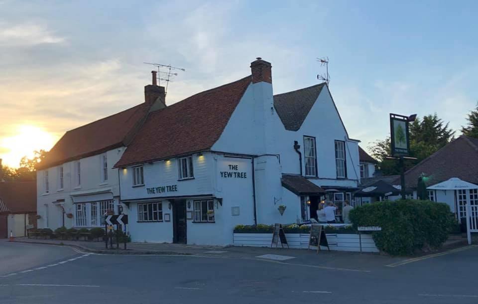 Stay And Relax At The Yew Tree Manuden Buitenkant foto