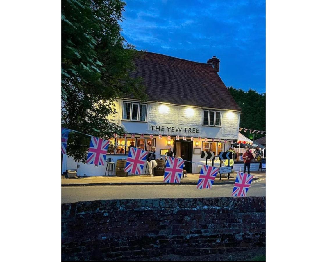 Stay And Relax At The Yew Tree Manuden Buitenkant foto